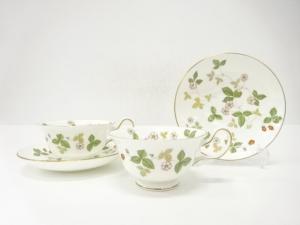 WEDGWOOD　ウェッジウッド　ワイルドストロベリー　ティーカップ＆ソーサーペア　洋食器